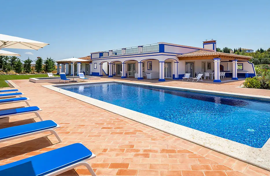 What Homeowners Should Know About Swimming Pool Renovation Solutions