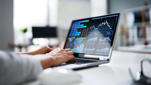 Real-Time Data Analytics: Moving Beyond Static Monthly Reports to Live Metrics